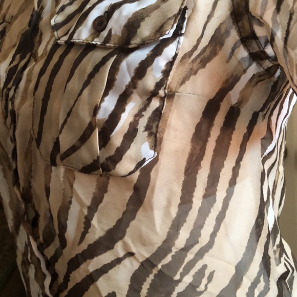 🌼 Sheer Animal Print Button Down Blouse - Size M - Picture 9 of 12